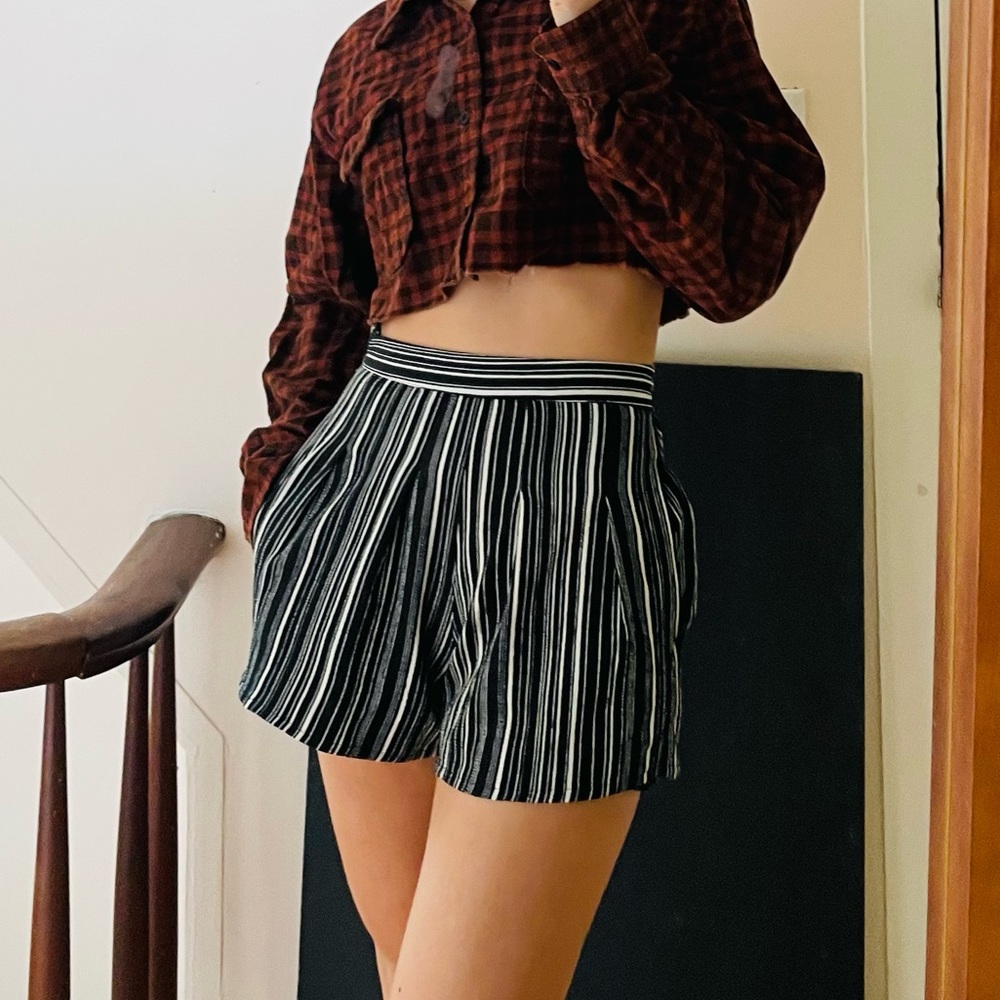 DEVI Women's Shorts
